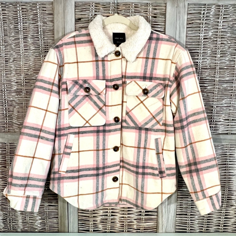 Cream, gray and light pink plaid cozy jacket. Love Tree. Size M.
